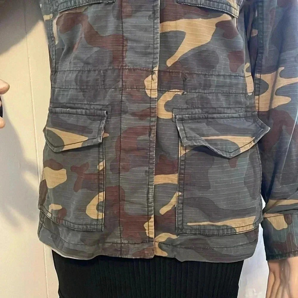 Madewell camouflage utility shirt jacket for women - Picture 6 of 13